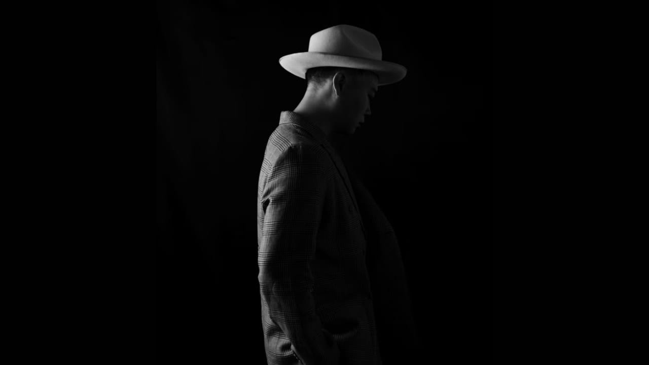 Singer AKIRA Releases Highly Anticipated 2nd Album “usual” with “convenience boy” Music Video.